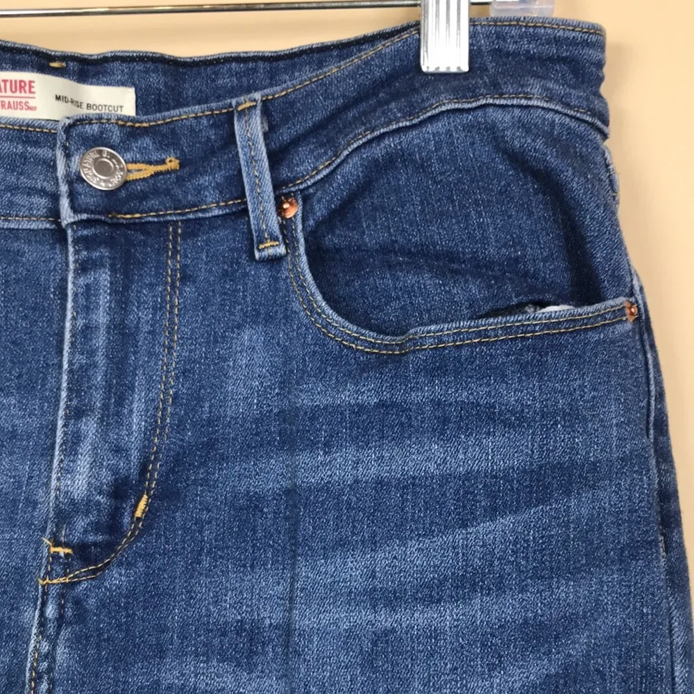 Signature by Levi Strauss & Co Women’s Mid-Rise Bootcut Medium Wash Denim Jeans - Image 5