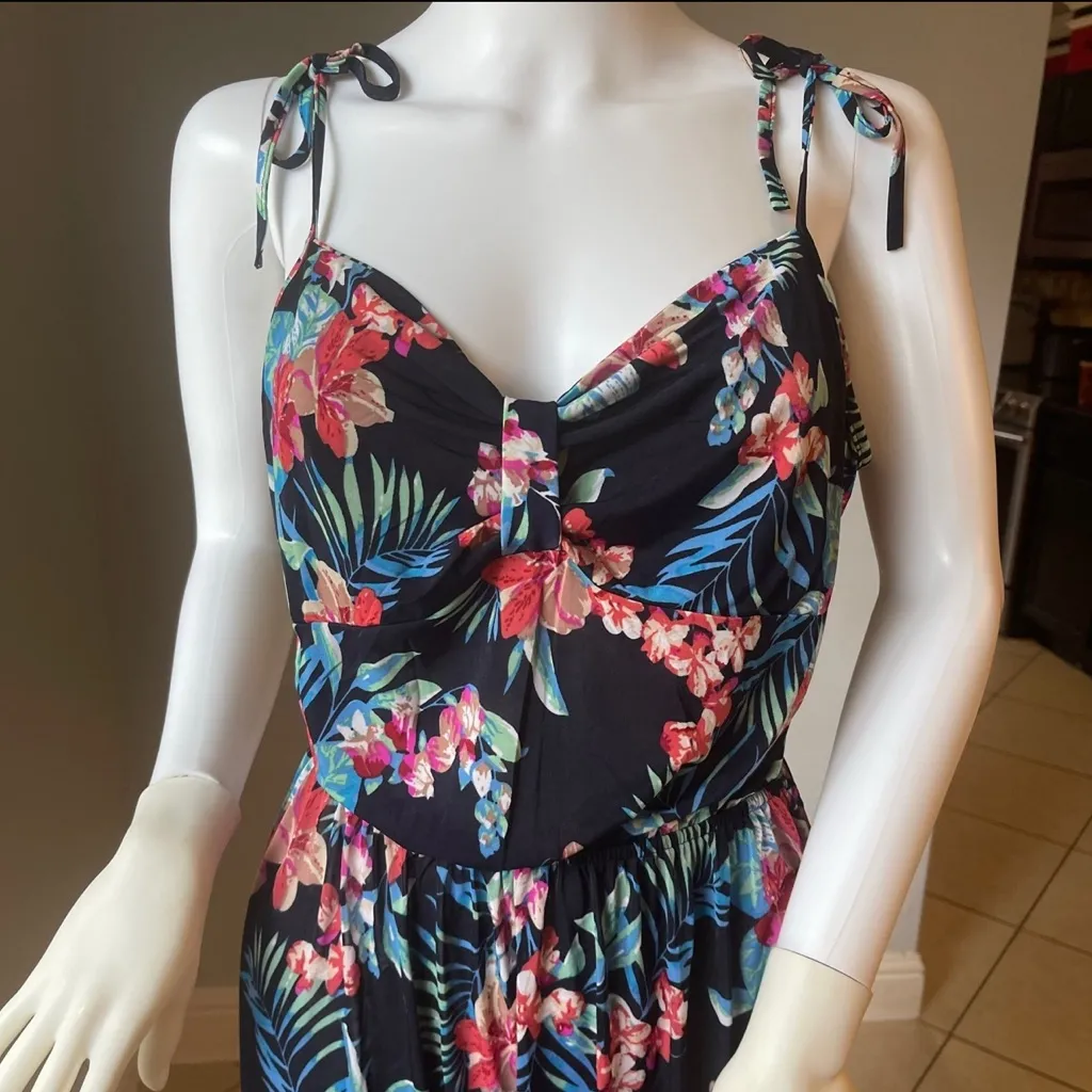 Dark Navy New Women’s Floral Tropical Jumpsuit size XL
For Size 14
New Black - Image 3