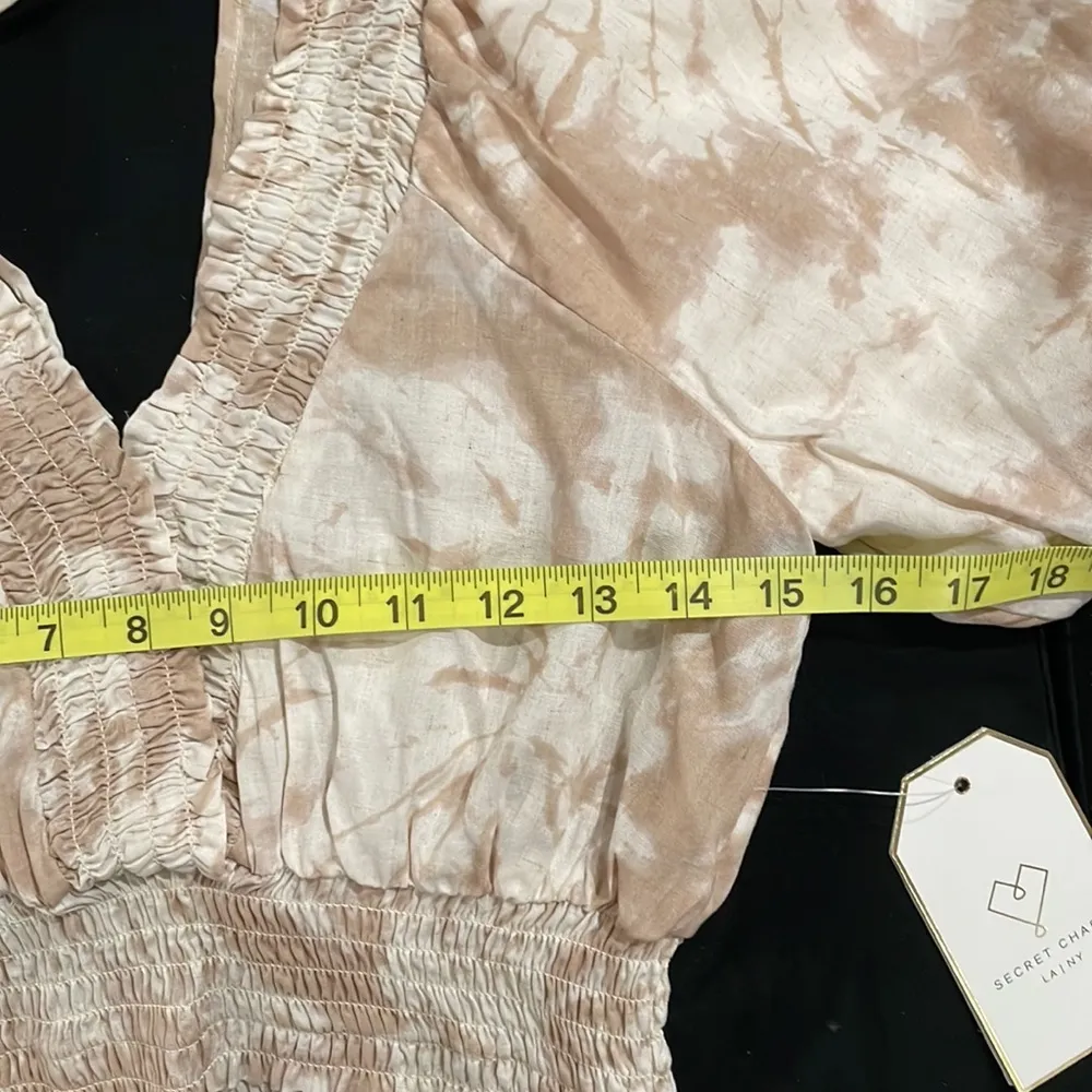 Plunging V neck elastic waist crop mid shirt with poof sleeve open tie back Tan - Image 3