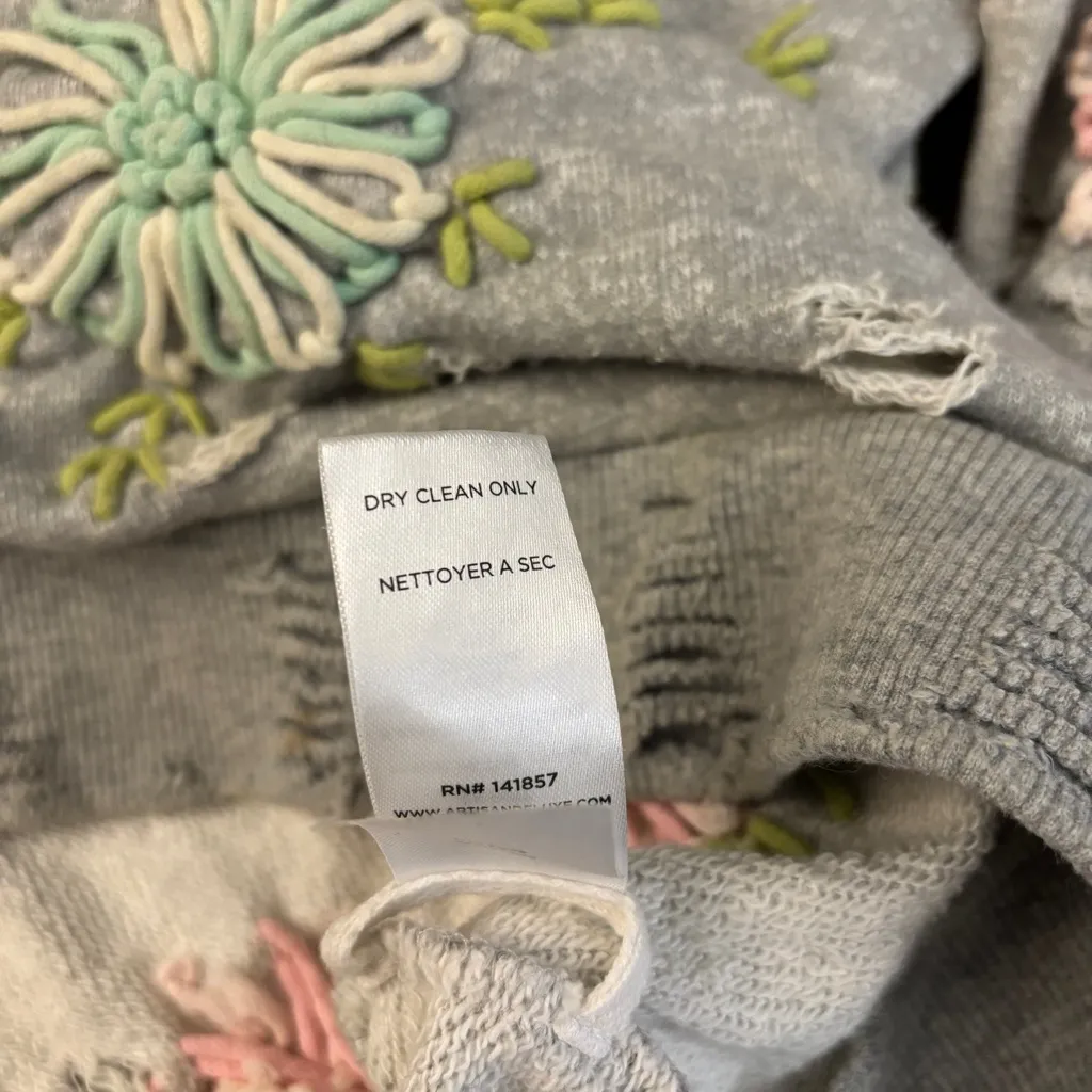 Anthropologie Artisan De Luxe Distressed Sweatshirt Floral Yarn Embroidery RARE - Image 5
