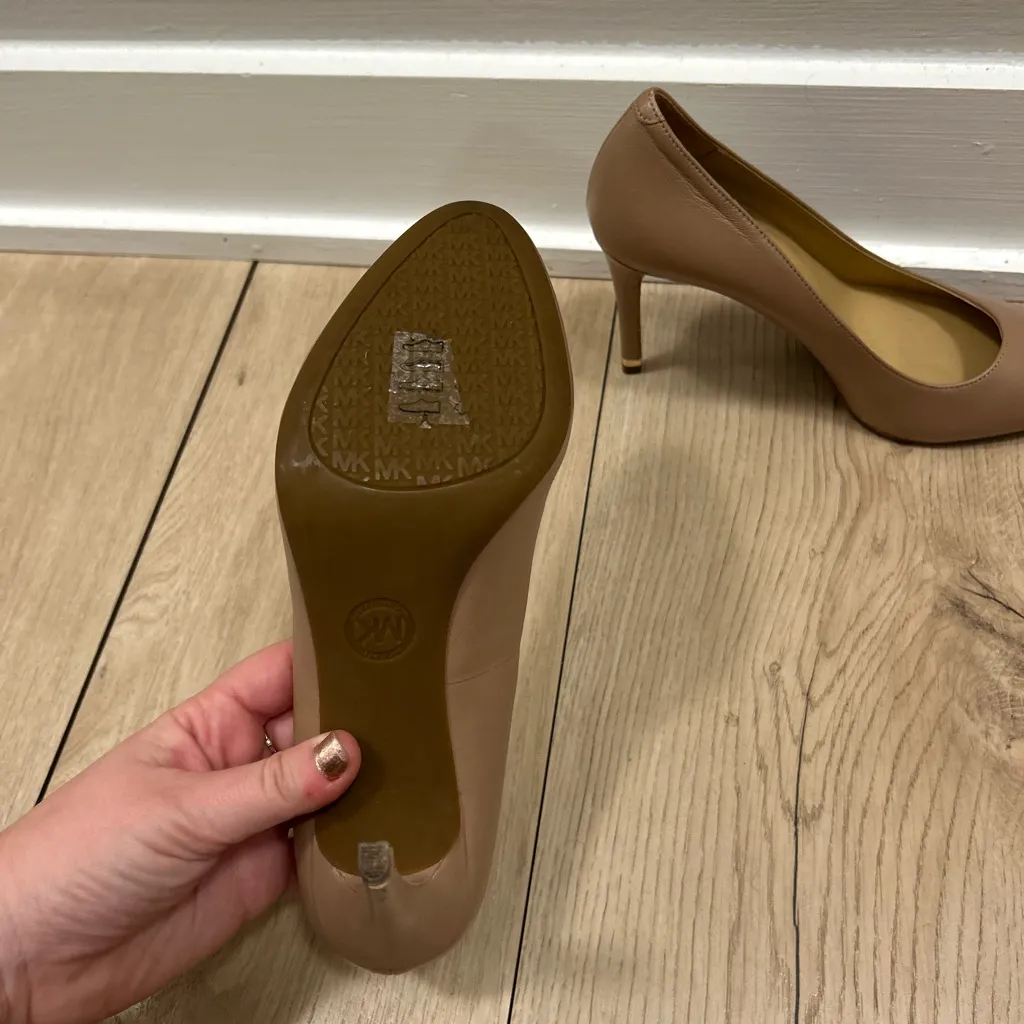 Elegant Tan Leather Pumps - Image 4