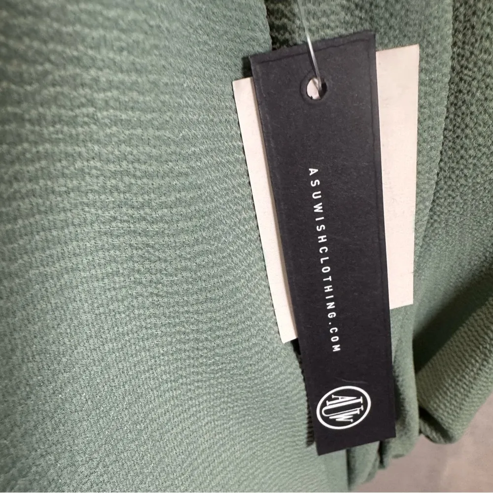 Sage green lantern sleeve shift dress size small NWT - Image 3