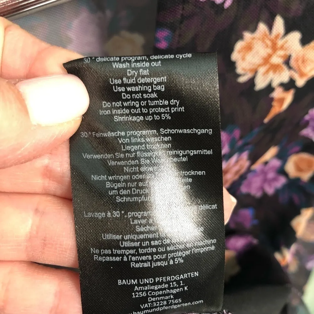 BAUM UND PFERDGARTEN Jenilyn Floral Mesh Top long sleeve, purple, size S NWT Black - Image 12