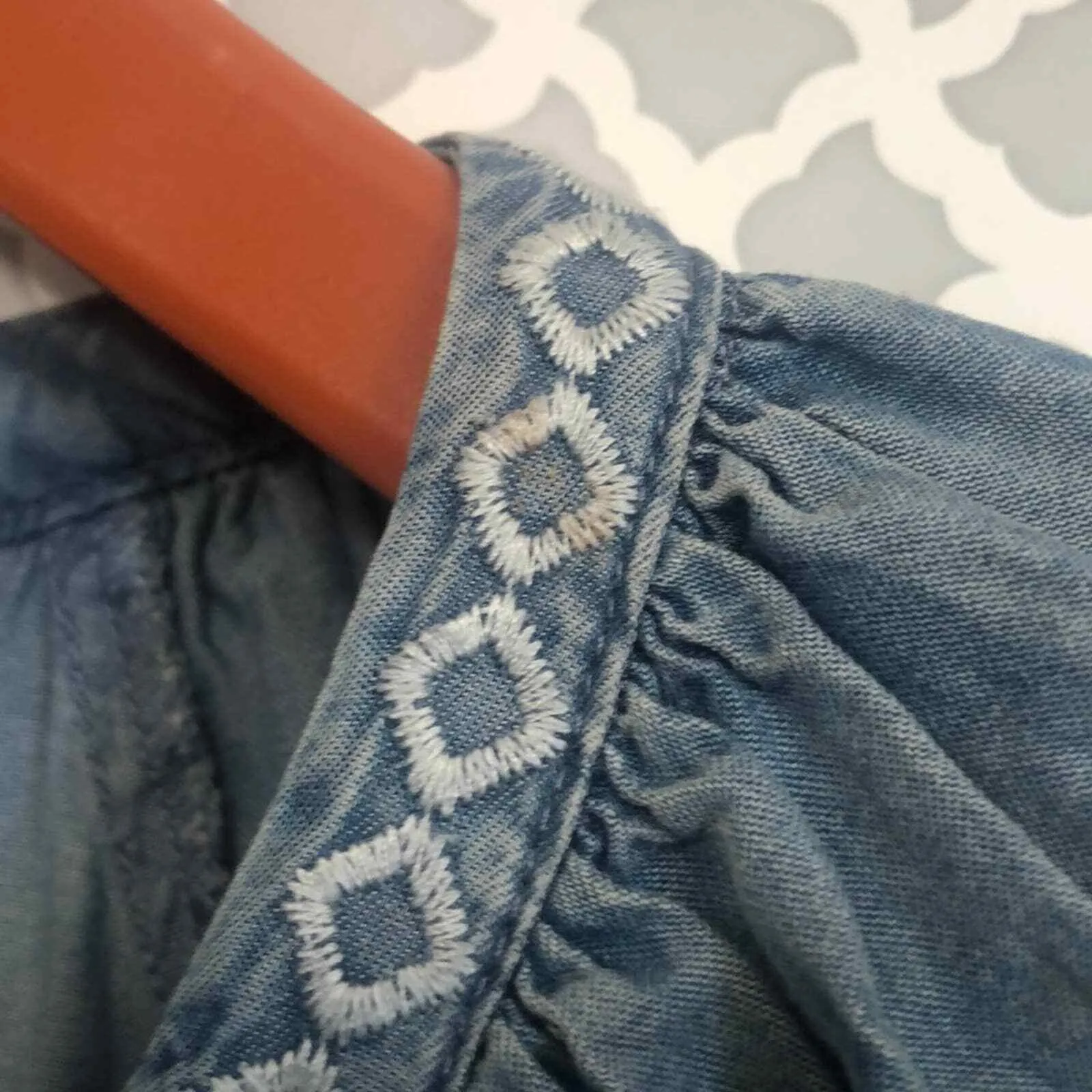 America Carmella‎ arctic blue wash denim Chambray Top Women’s Size S NWT - Image 5