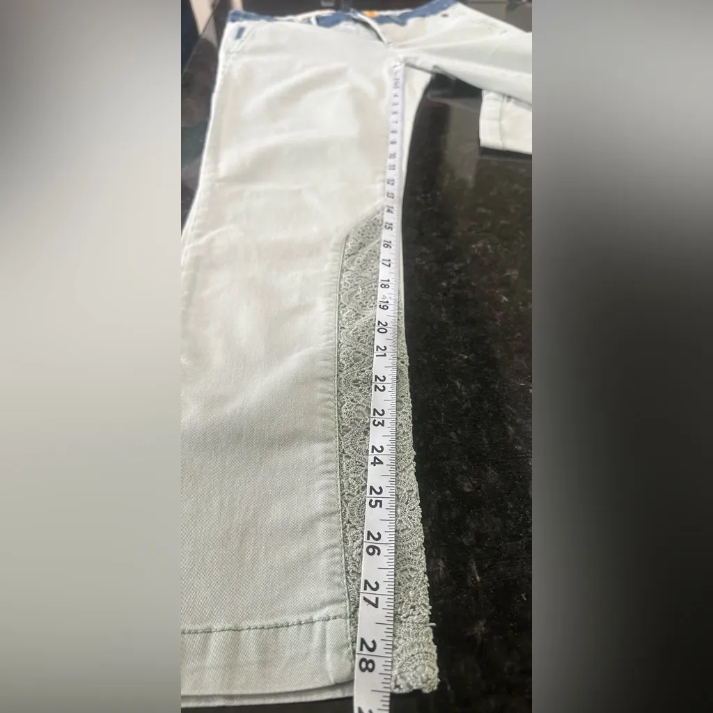 Anthropologie Pilcro Hyphen jeans with inset lace crochet on inner seam sz 28 - Image 8