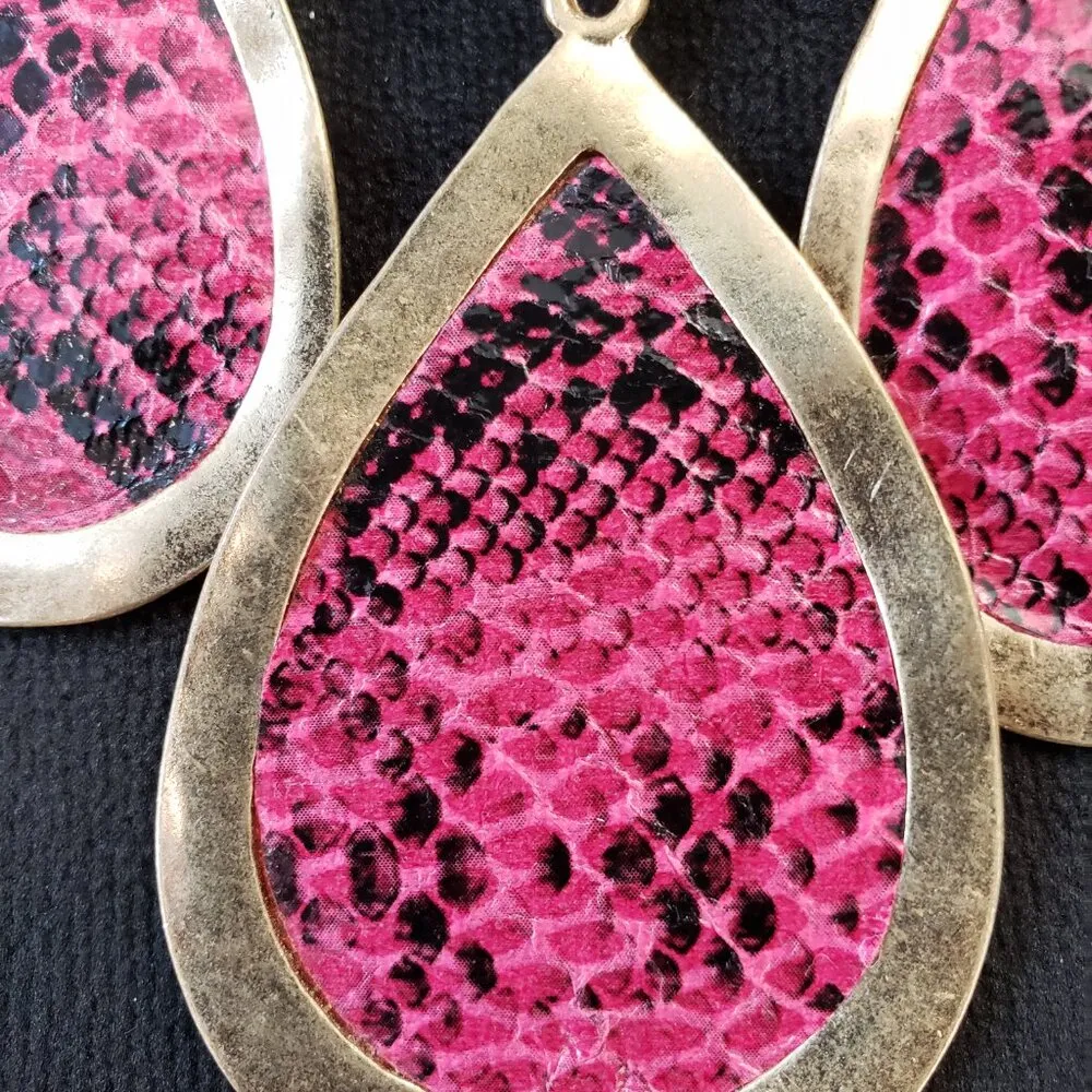 Womens Fashion Gold Plated Pink Resin Tear Drop Bold Chain Necklace w/ Lobster - Image 6