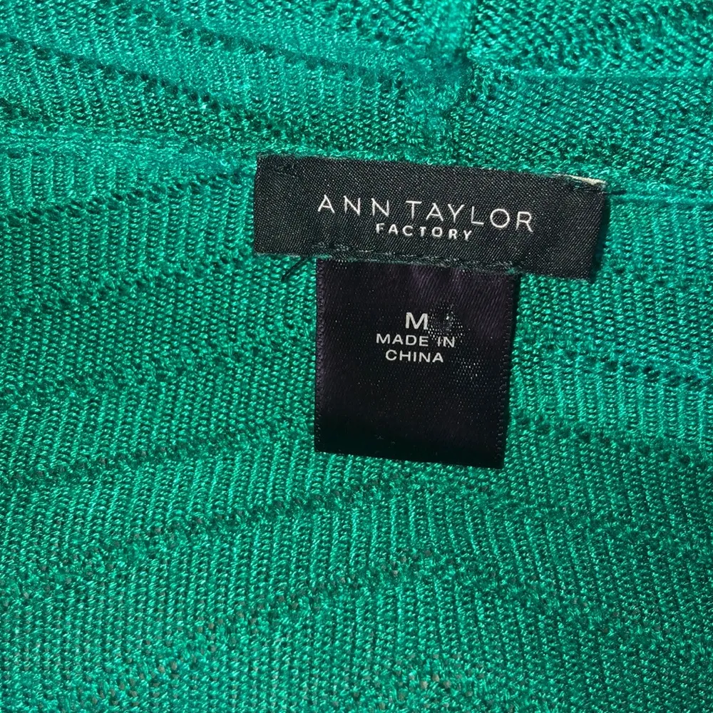 ANN TAYLOR Factory Green Cardigan Size Medium - Image 5