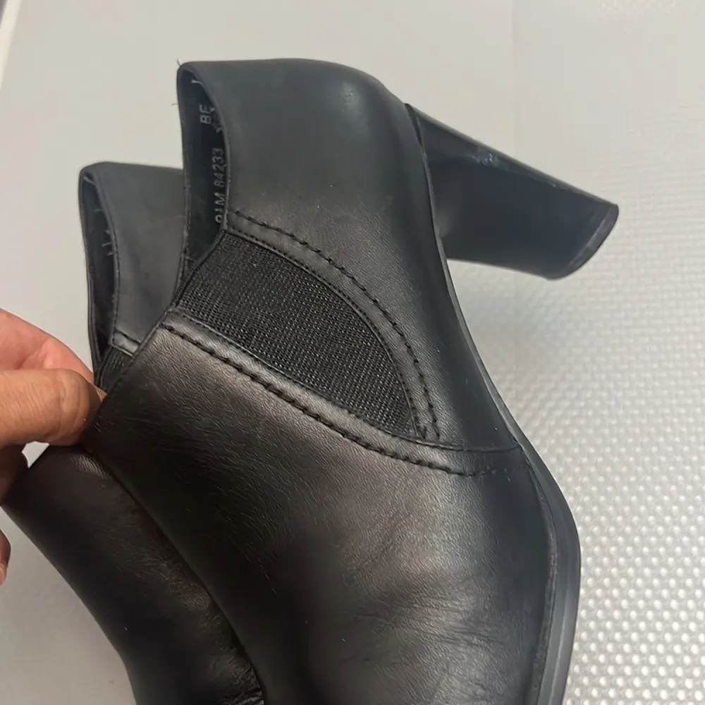 Vintage Vibes Low Ankle Boots 9.5 - Image 7