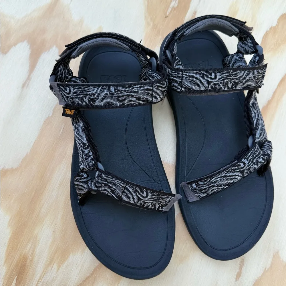 Teva Black and Gray Strappy Sandals Size 5 - Image 2