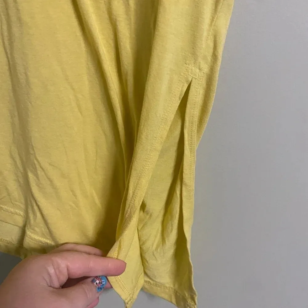 Gymshark Essential Tee in Yellow Size Medium Slanted Hem Line Small Hole - Image 3