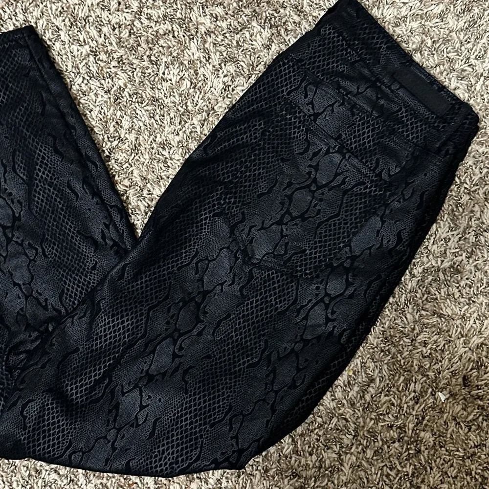 Ms. Cello Black Snake Printed High Waisted Skinny Jeans sz 18 STYLE#GA77541BLKP - Image 2