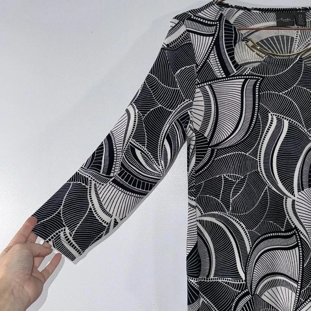 Chico’s Travelers Classic Hardware-Neck Graphic Butterfly Tunic - Image 4