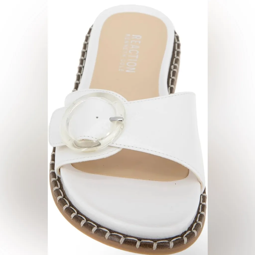 Kenneth Cole Reaction
Women's Syrena Round Toe Flat Sandals - Image 3