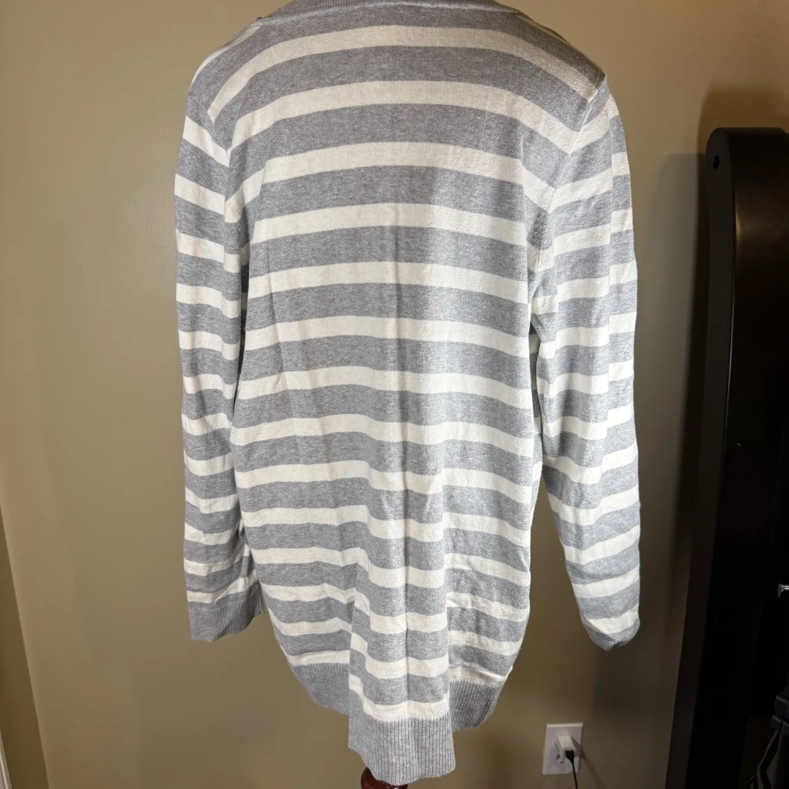 Chico's Zenergy Grey And White Striped Full Zip Sweater Rhinestone Collar - Image 4