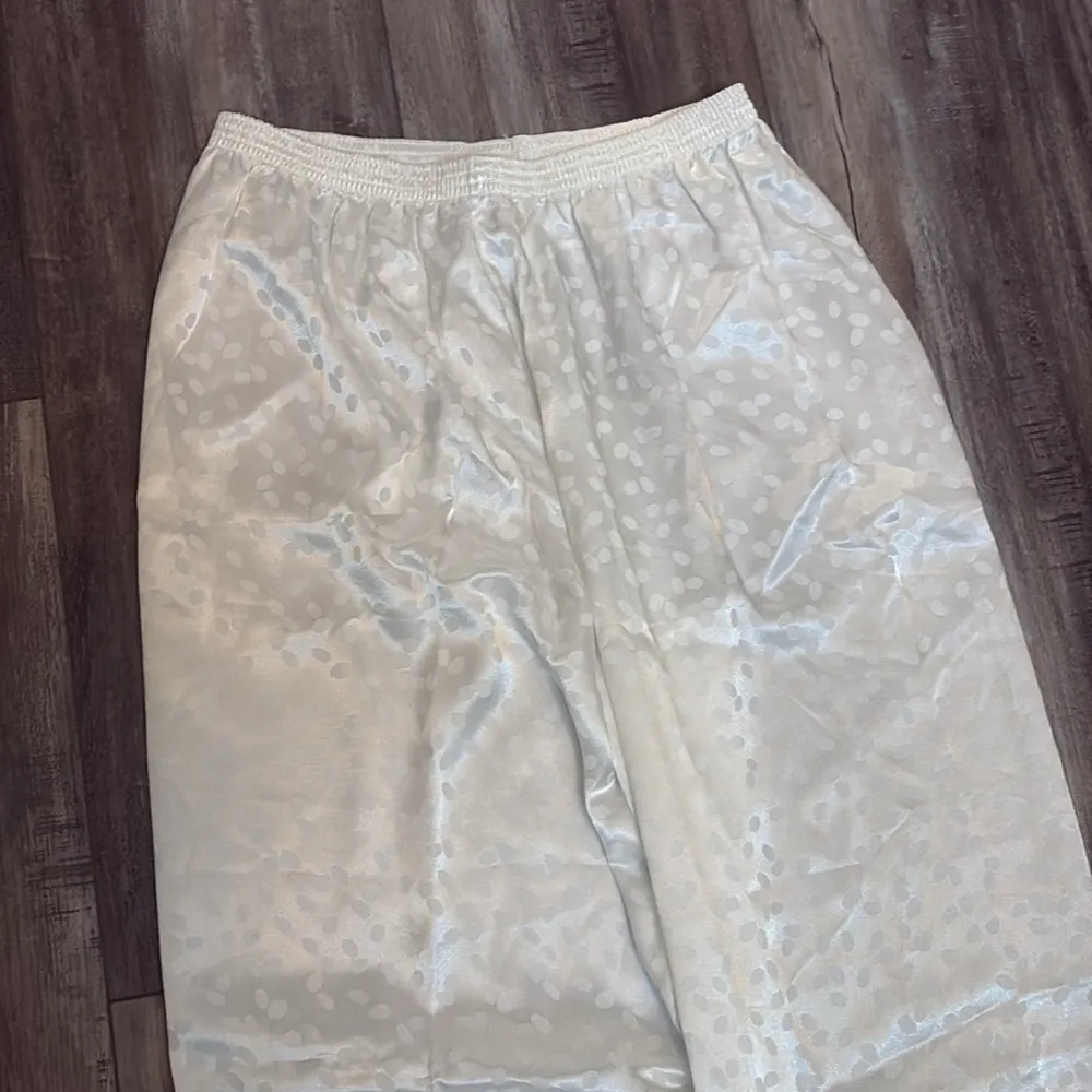 Oscar De La Renta Two Piece Pajama Set Size large - Image 4