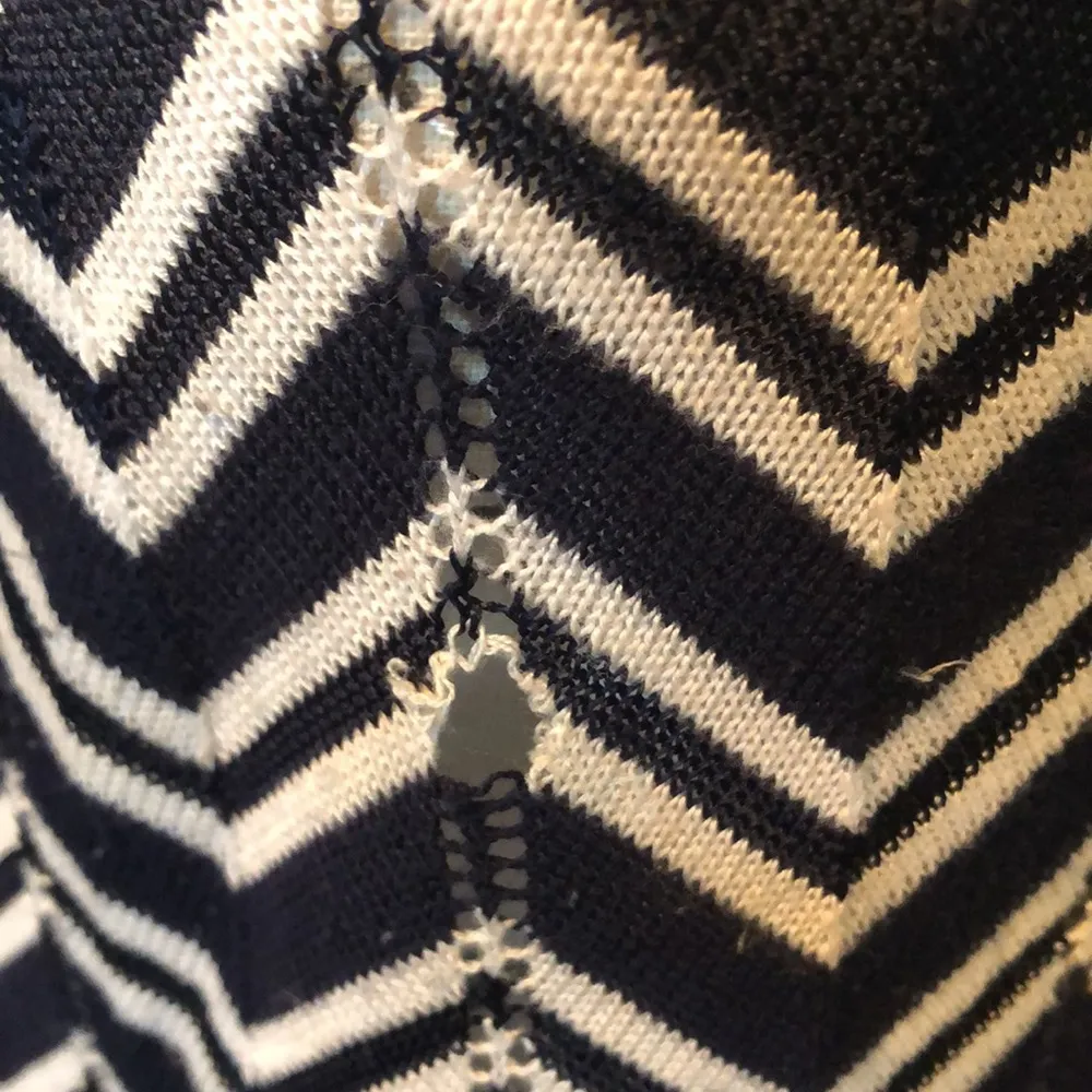 LST CHANCE 💄 WHBM Navy and White Sweater Dress, size Medium - Image 6