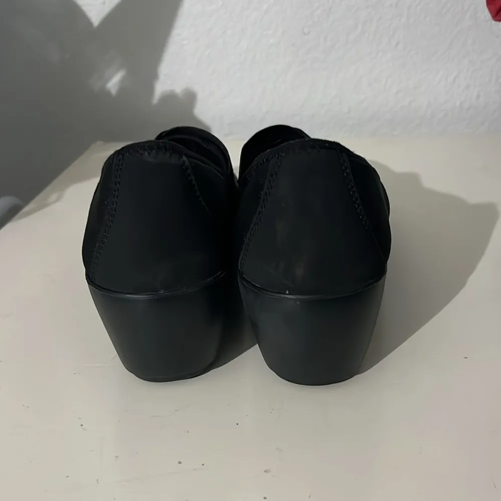 Crocs Women’s Busy Day Black Stretch Fabric Wedge Shoes Size 8 - Image 5