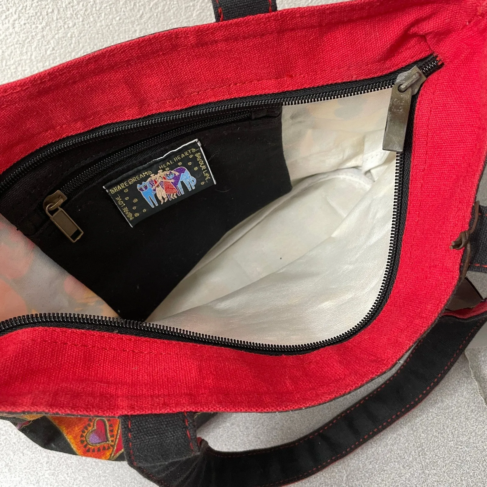 Laurel Burch Shoulder Bag Purse Multicolor Art Faces Women Hearts Zip NWT Black - Image 5