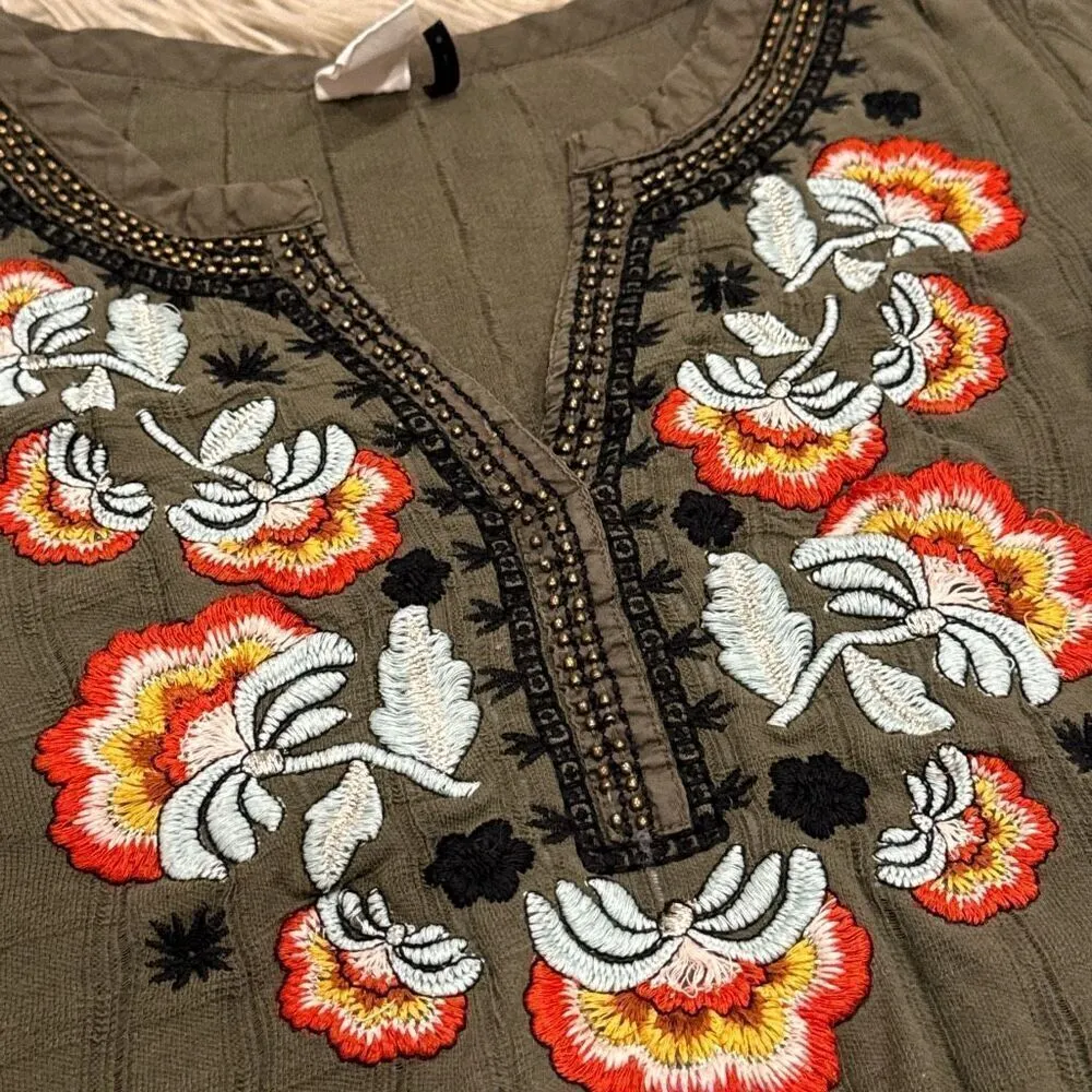 Akemi Kin Anthropologie Dandelion embroidered olive green top xs - Image 3