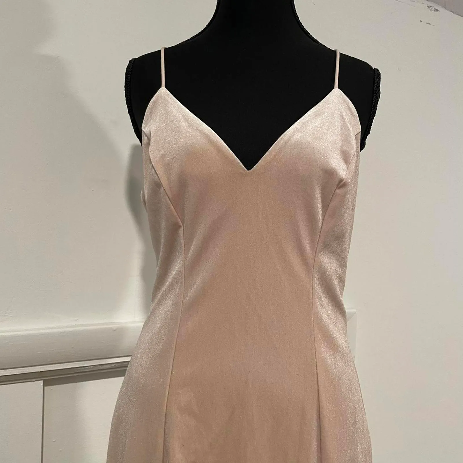 light pink velvet midi dress. guess, size medium - Image 2