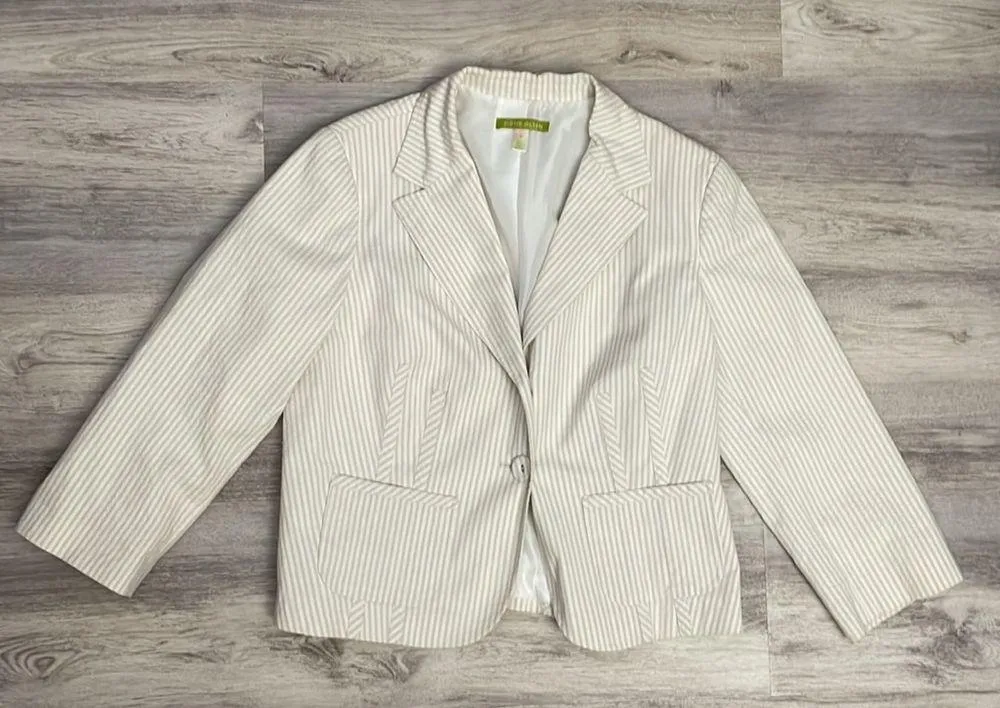 Tan & White Seersucker Stripe 3/4 Sleeve 2 Button Blazer Size 12 - Image 5