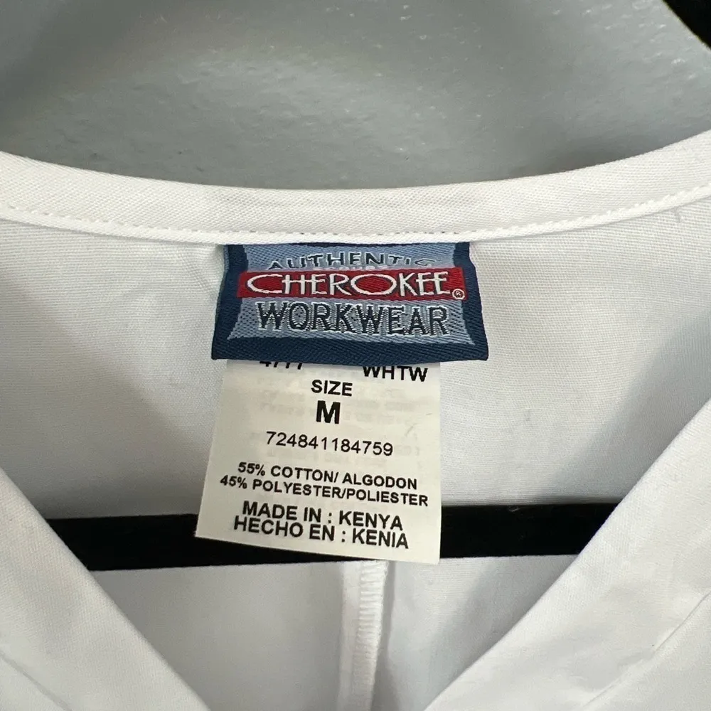 Cherokee Workwear Unisex V Neck Scrub Top - Image 3