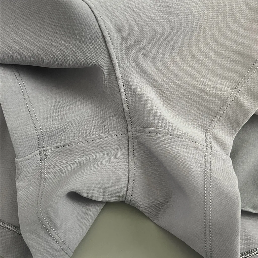 Lululemon On the Fly Short Woven Gray Size 2 - Image 4