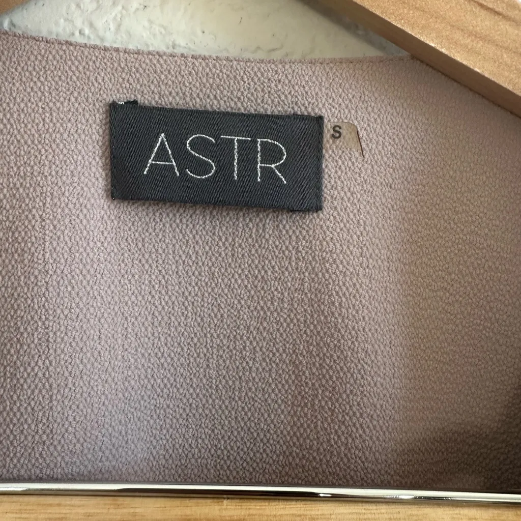 Astr Backless Cream Dress - Image 3