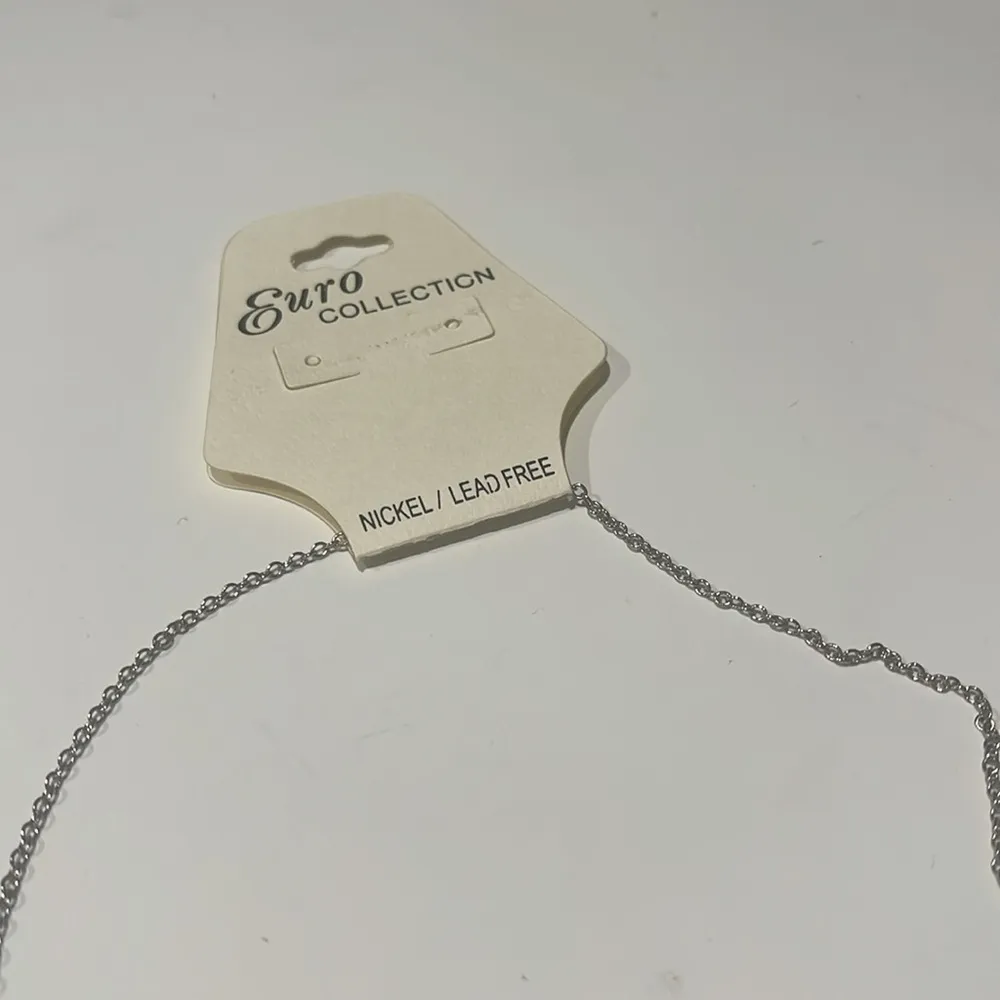 Silver textured fashion initial L Necklace NWT - Image 3