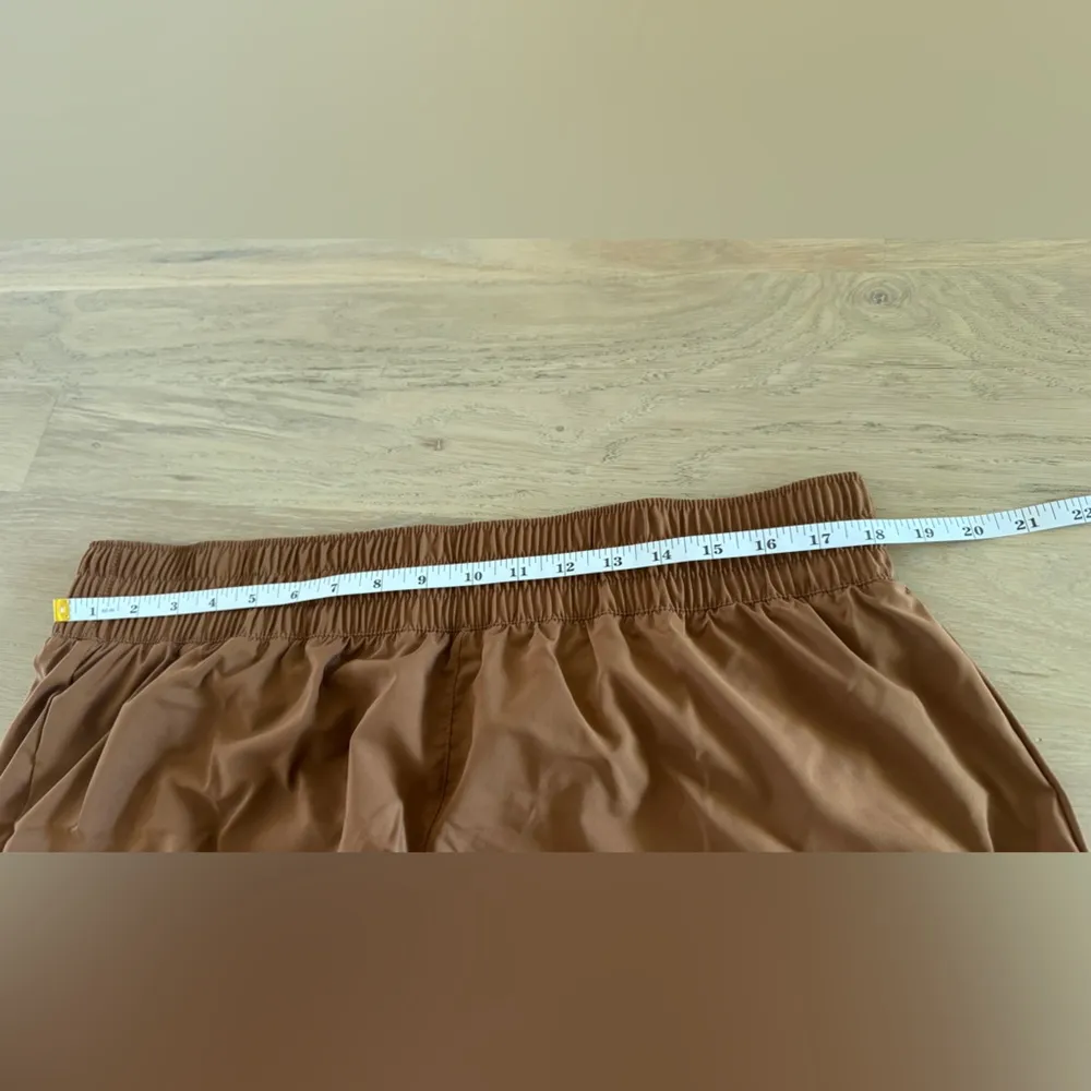 Nike One Women's Dri-FIT Mid-Rise 3" Brief-Lined Shorts tan size XL NWT - Image 7