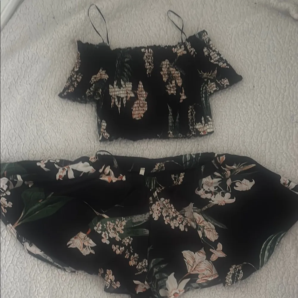 Sage Floral Off-Shoulder Top and Shorts Set - Image 2
