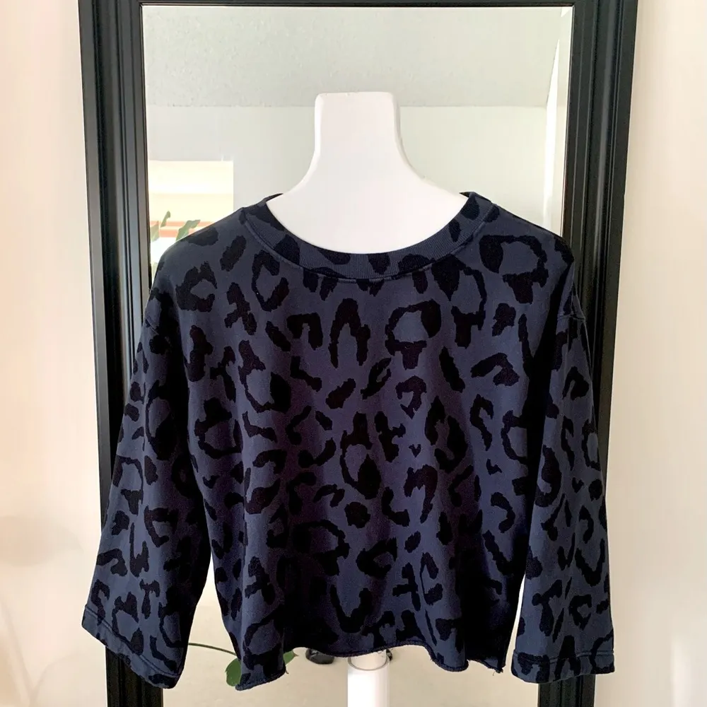 Velvet By Graham & Spencer Bengal Fleece Cropped Sweatshirt In Shadow Size XS - Image 3