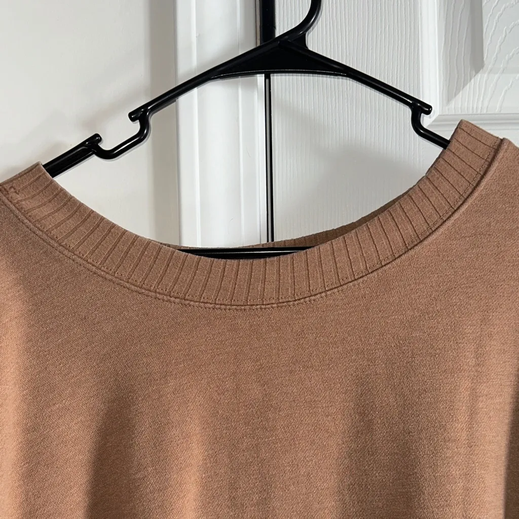 SO Women's Tan Oversized Sweatshirt - Image 4
