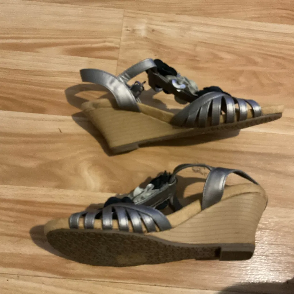 Patrizia Luca Silver and Black Sandals with‎ Chic Design Size 6 - Image 3