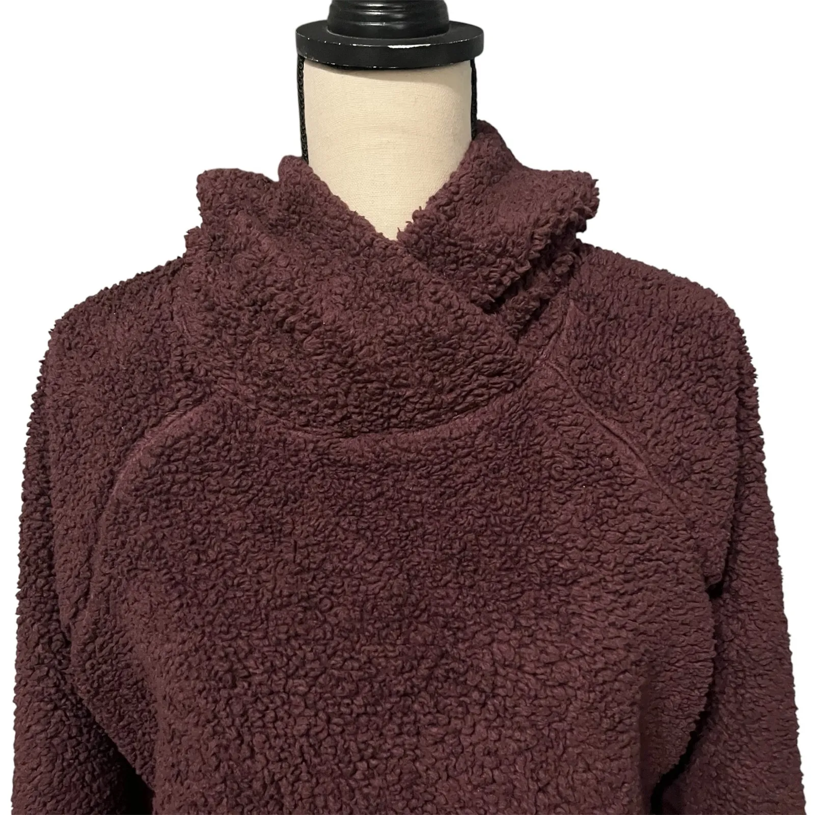 Nike Women's Burgundy Faux Fur Sherpa Pull Over Hoodie Sz S Soft Warm Winter - Image 2