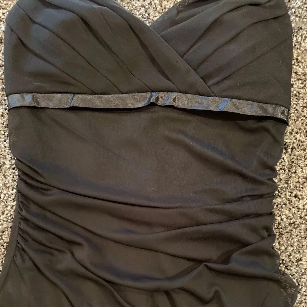 Sexy & Flattering Black Evening Dress - Image 7