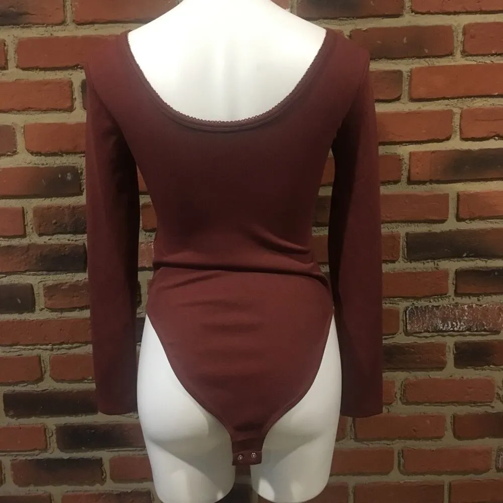 Women's Scoop Neck Bodysuit sz Small Burgundy Color bodysuit - Image 5