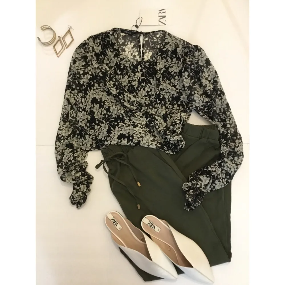 Zara  Black/White Floral Print Cropped Blouse Sz M Women - Image 3