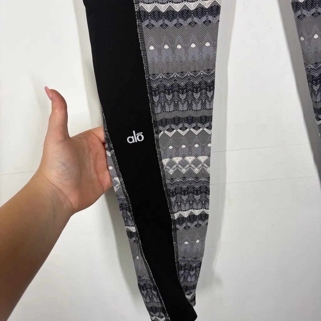 Alo Illusion 3 Tribal Print Leggings Size Medium - Image 8