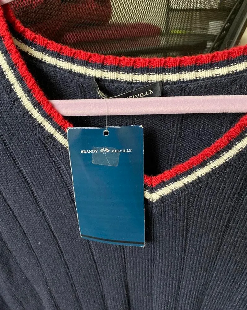 Brandy Melville Sweater - Image 3