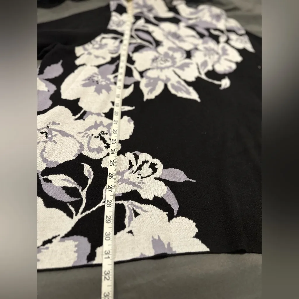 NWT Ulla Popken Women’s Sz: 28/30 Black & White Relaxed Fit Floral Tunic Sweater Size undefined - Image 4