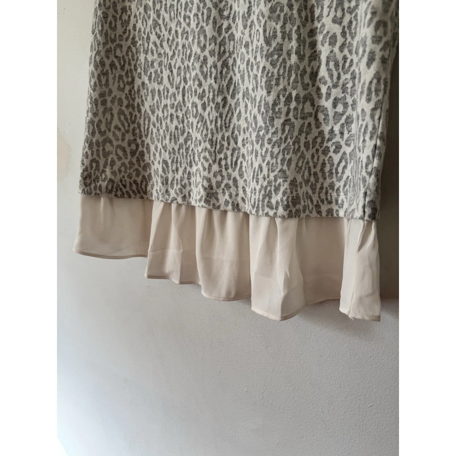 NWT Loft Light Gray Animal Print Collared Layered Blouse Women’s Size Medium - Image 4