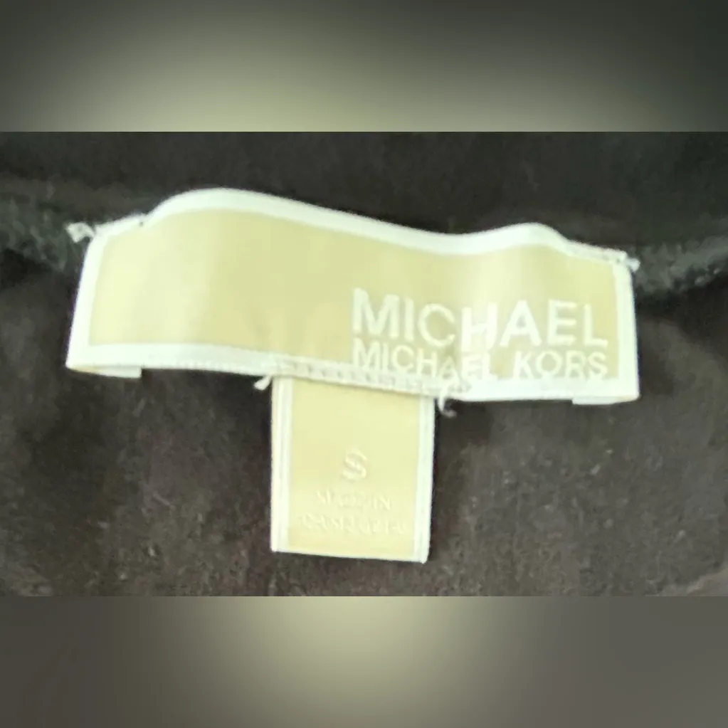 Michael Kors Women's Black Sleeveless Top small - Image 3