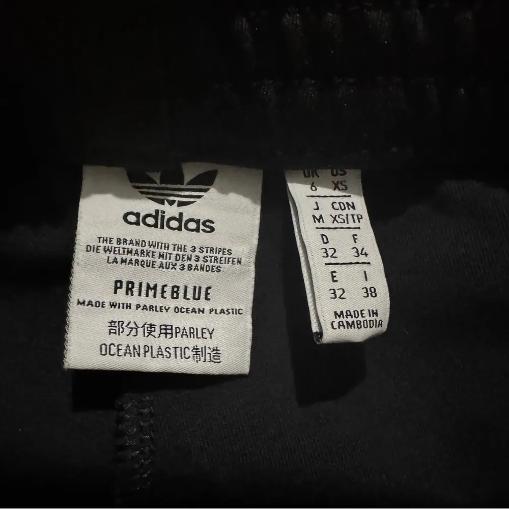 Adidas Women’s Capri shorts size XS - Image 3