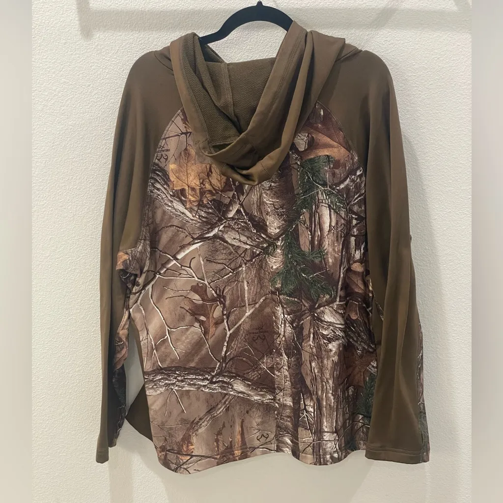 Cabela's Camouflage Hoodie with Green Accents - Image 4