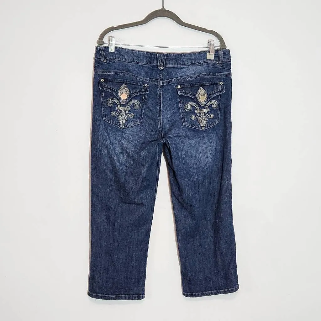 Democracy Distressed Capri Jeans with Embellished Pockets Size 14 - Image 5