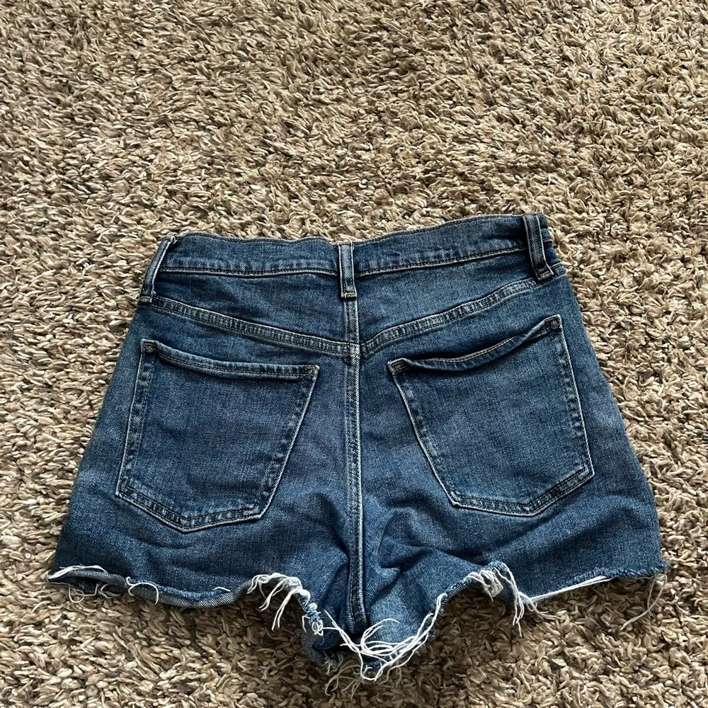 Old navy higher high rise sky high a-line jean shorts size 6 - Image 3