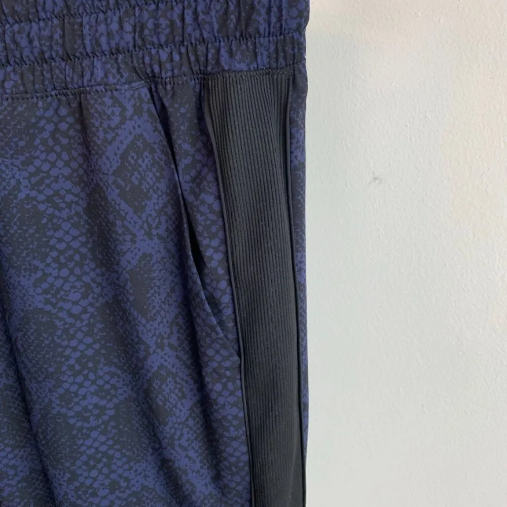 Athleta  Dress Blue Python Printed Brooklyn Jogger - Image 10