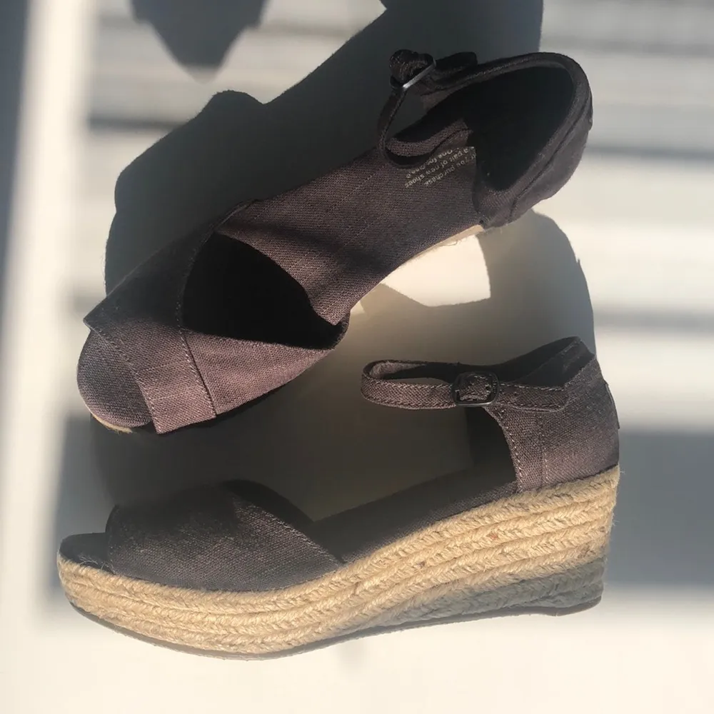 Toms Gray  Peep toe Wedge Espadrilles Sandals 10 - Image 4