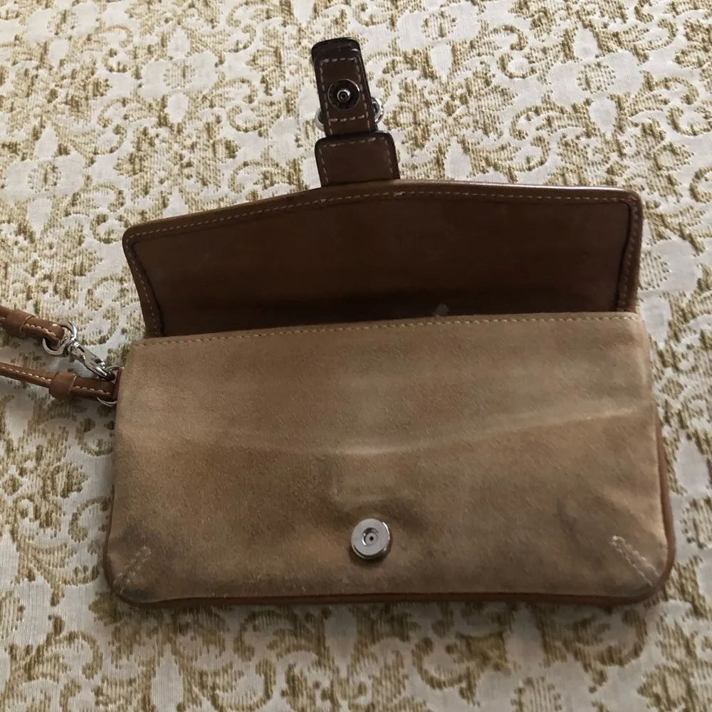 Coach suede wristlet - Image 3